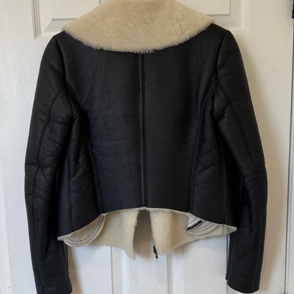 Alice + Olivia Black Leather Jacket with Cream Shearling Lapel - Picture 5 of 10